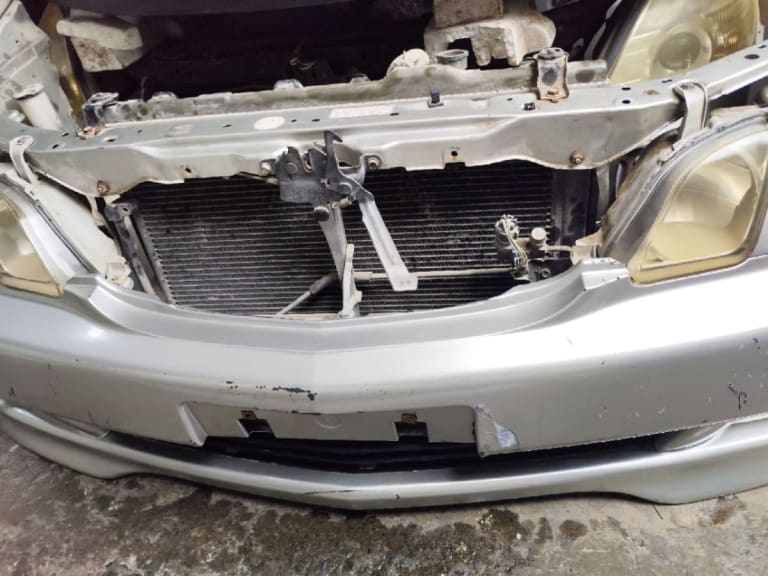 Nose cut Toyota Gaia used in Sharjah — photo 2