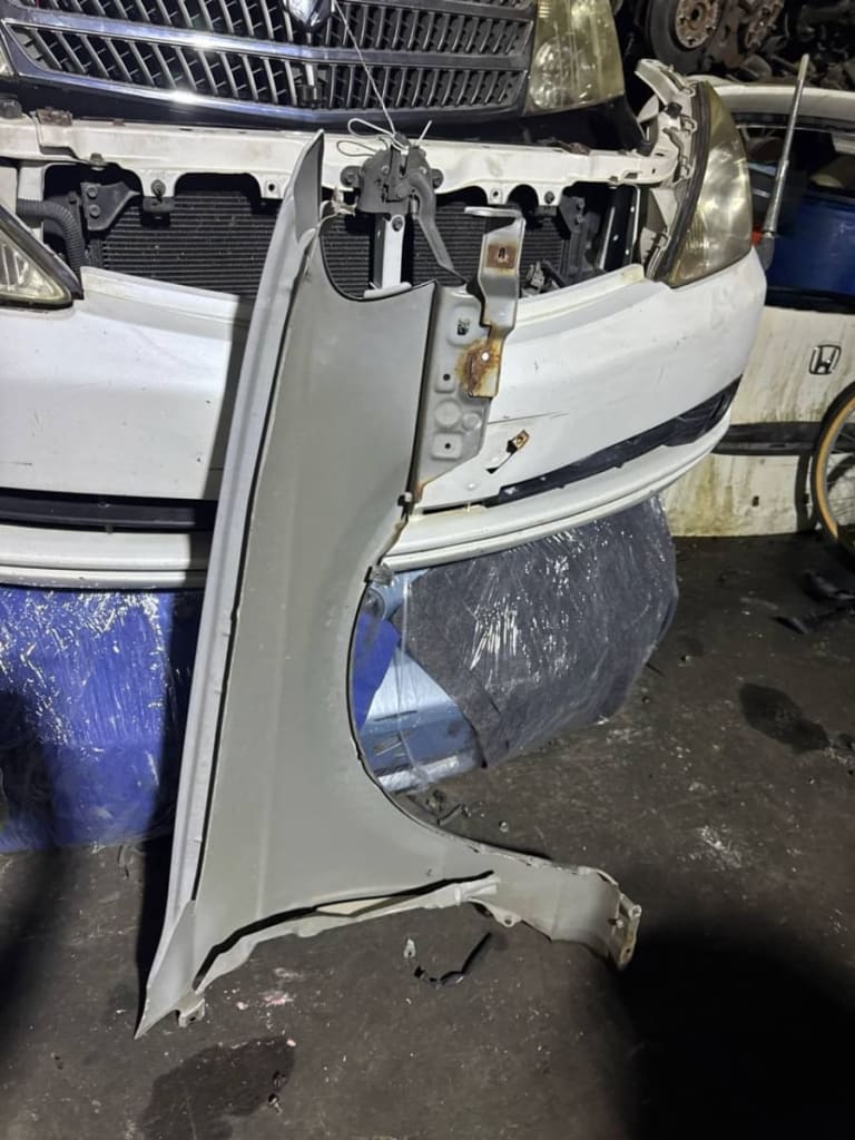 Fender Nissan Sunny used in Sharjah — photo 2