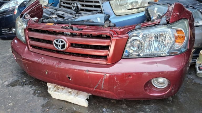 Nose cut Toyota Highlander