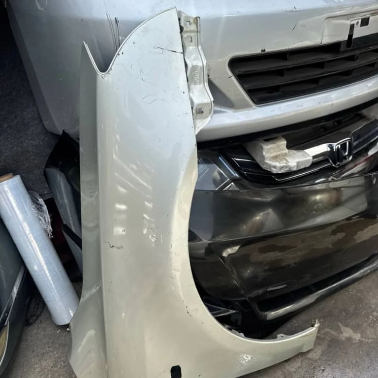 Toyota Avensis Крылья 2шт