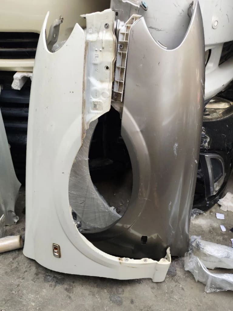 Nissan Sunny Крылья 2шт
