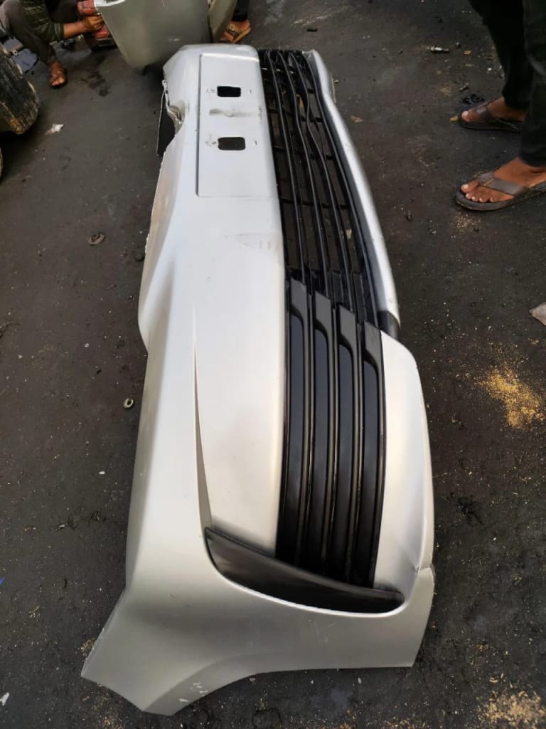 Toyota Corolla Бампер передний 