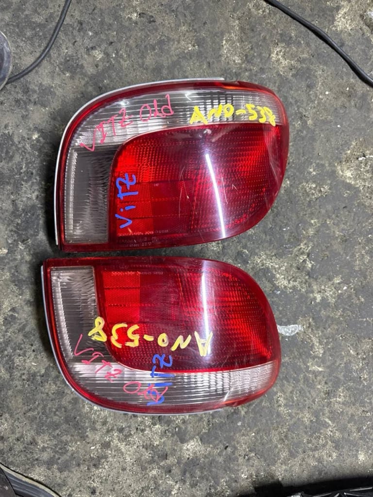 Toyota Vitz Стоп сигналы 2шт