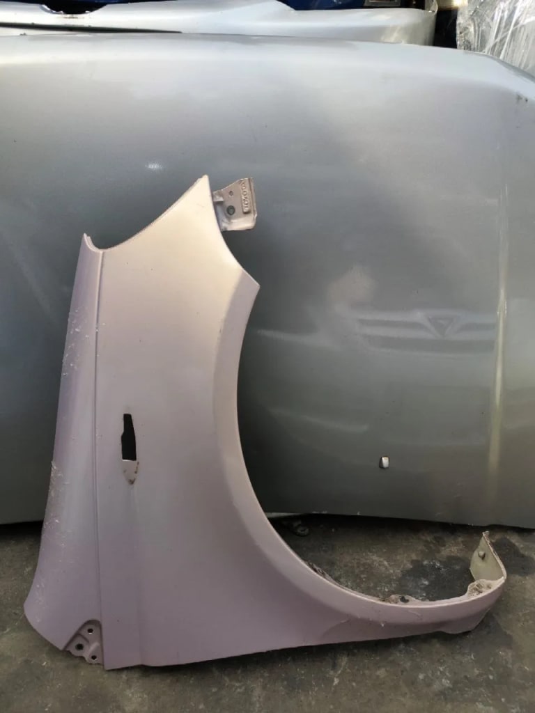 Toyota Vitz Крылья 2шт