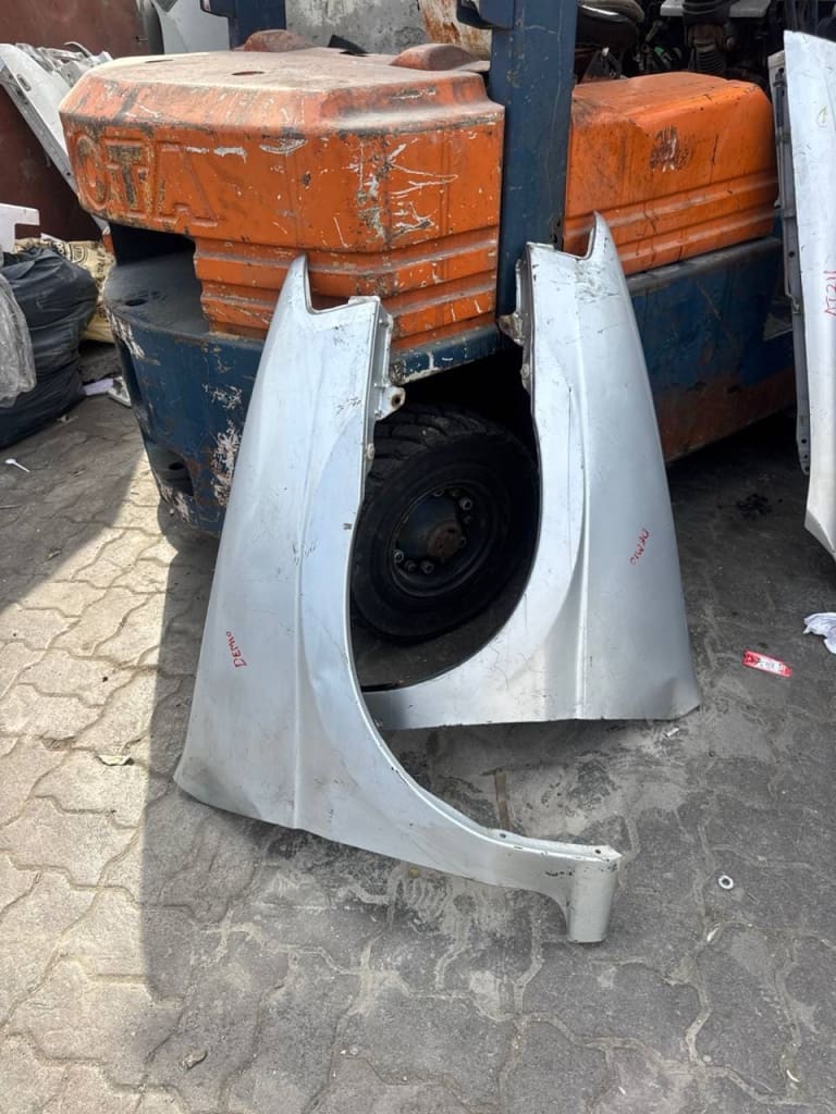 Mazda Demio Крылья 2шт