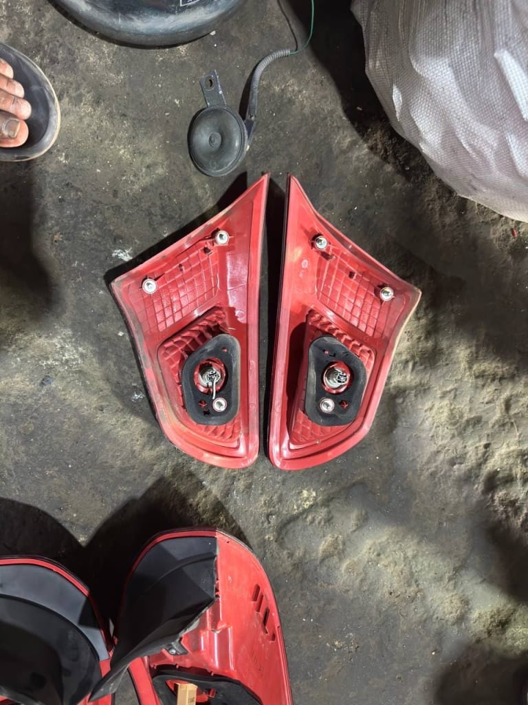 Tail lights Mitsubishi Lancer used in Sharjah — photo 2
