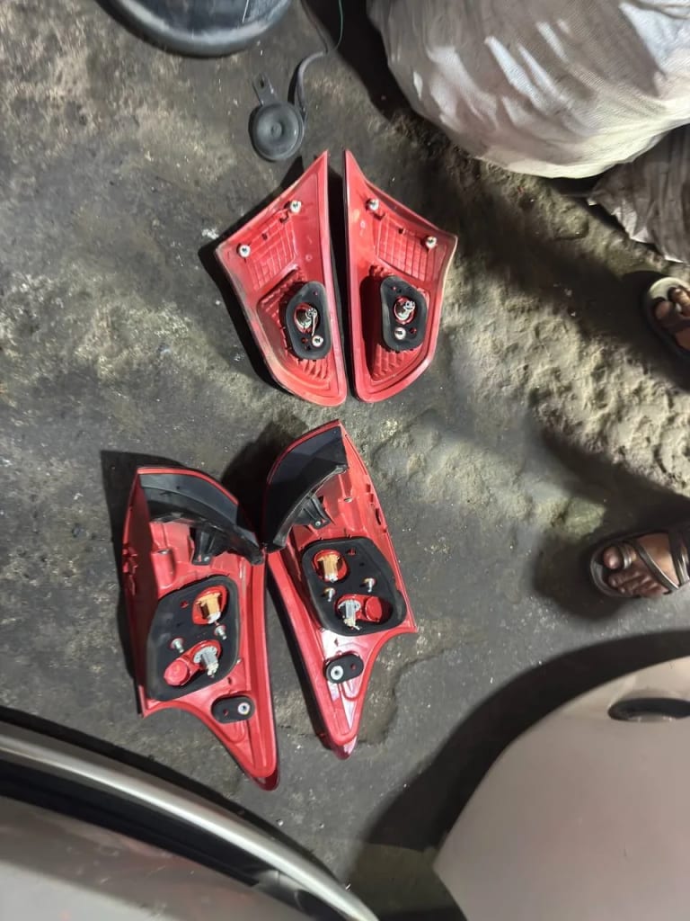 Tail lights Mitsubishi Lancer used in Sharjah — photo 4