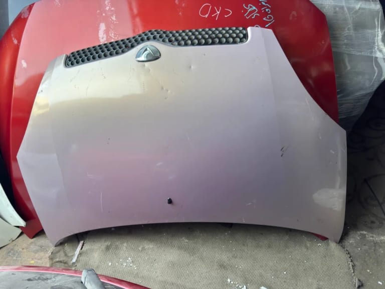 Hood Toyota Vitz used in Sharjah — photo 2