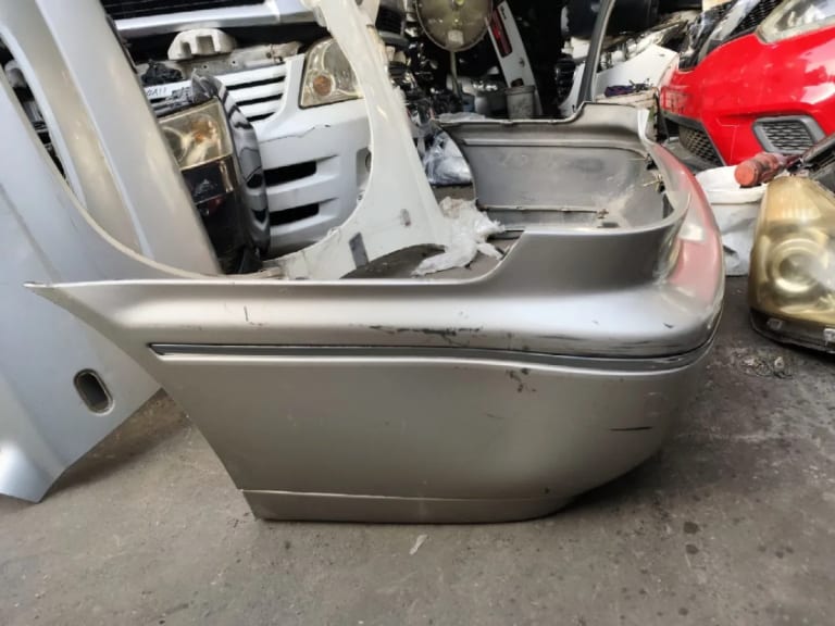 Toyota Vista Бампер задний 