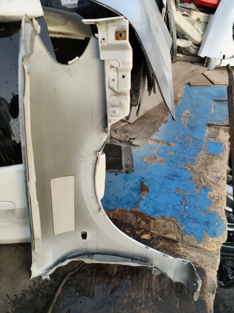 Fender Nissan Sunny