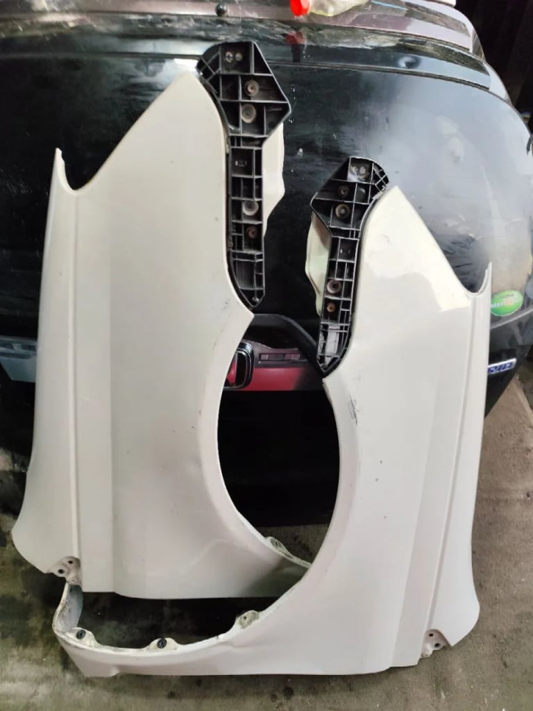 Toyota Platz Крылья 2шт