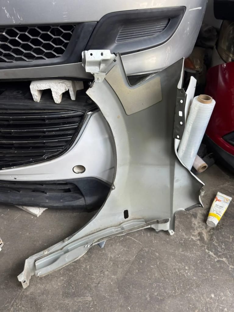 Nissan Tiida Крылья 2шт