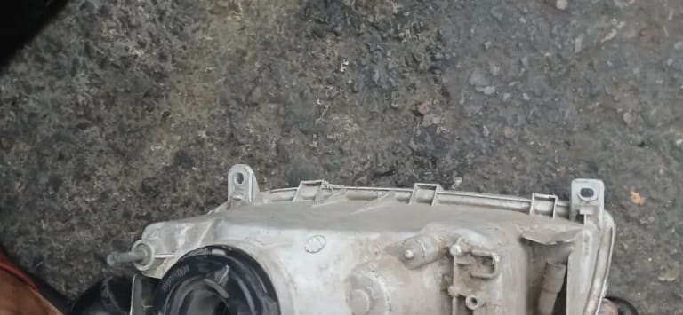 Headlights Toyota RAV4 used in Sharjah — photo 6