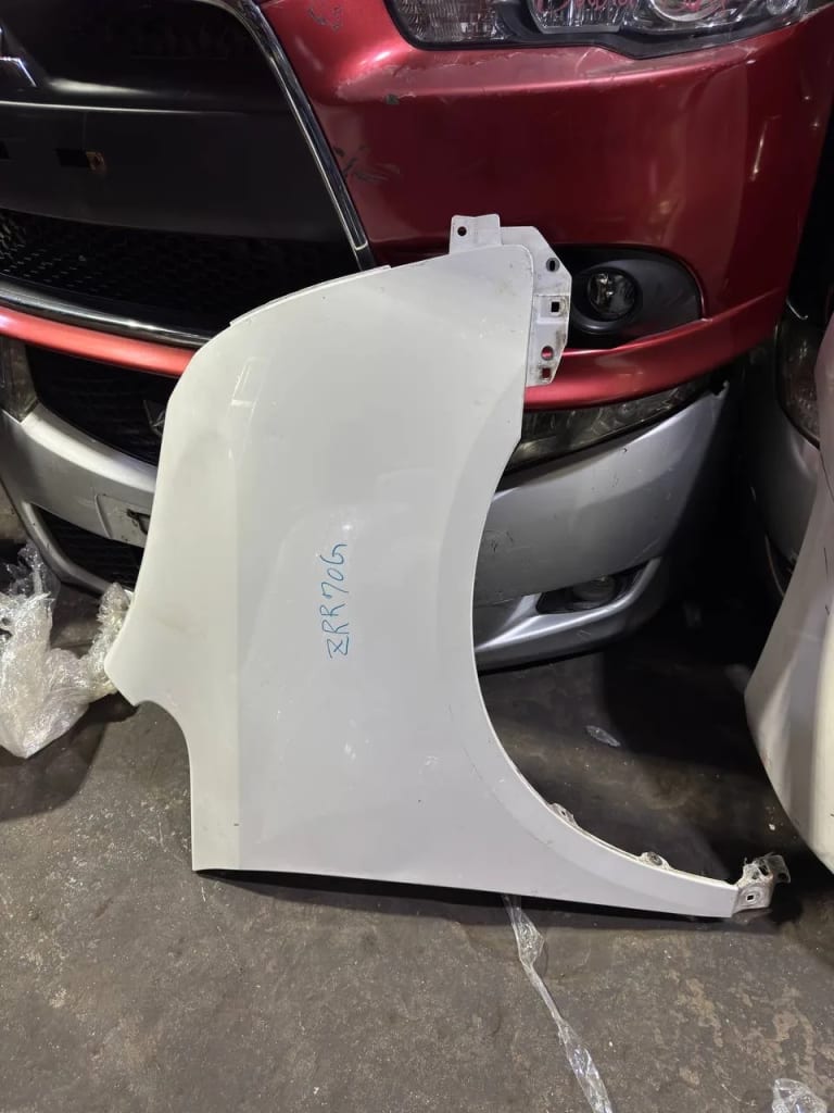 Fender Toyota Noah used in Sharjah — photo 2