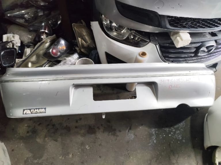 Mitsubishi Lancer Бампер задний 