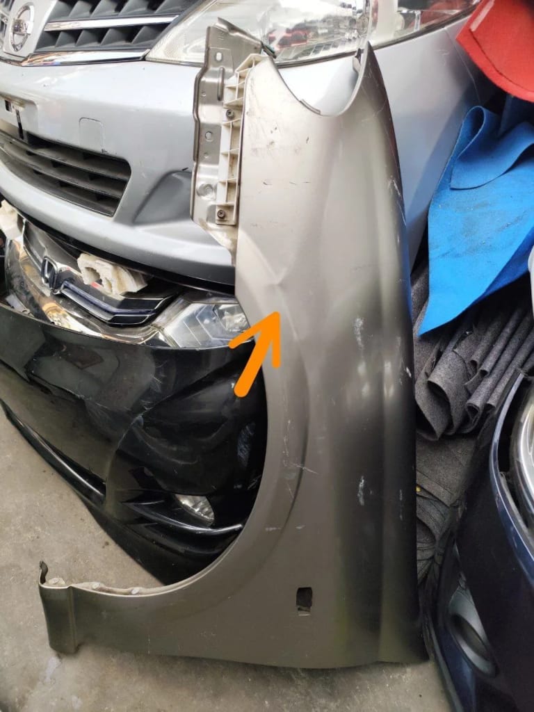 Nissan Sunny Крылья 2шт