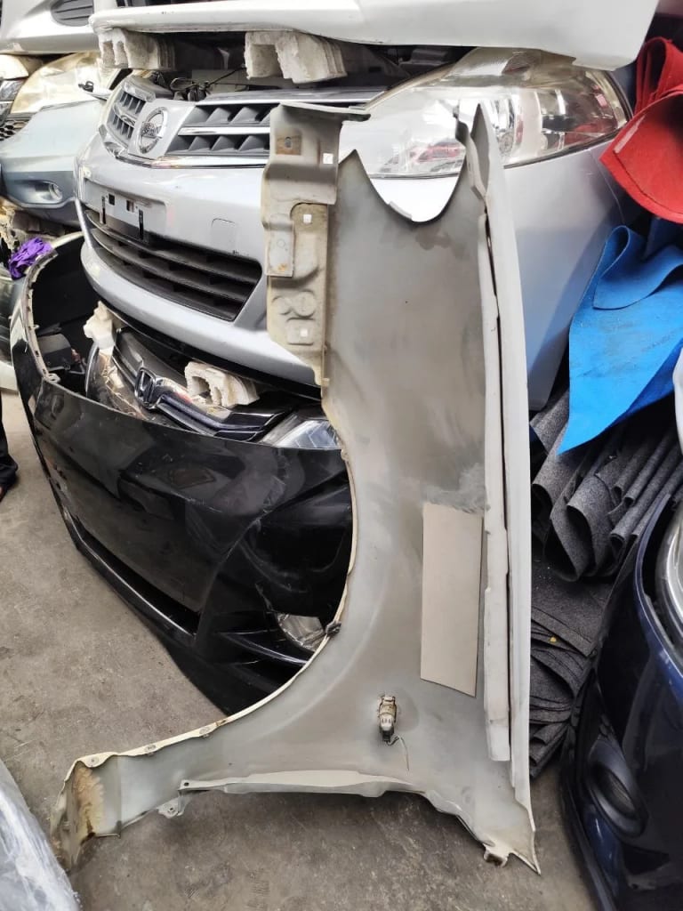 Fender Nissan Sunny used in Sharjah — photo 4