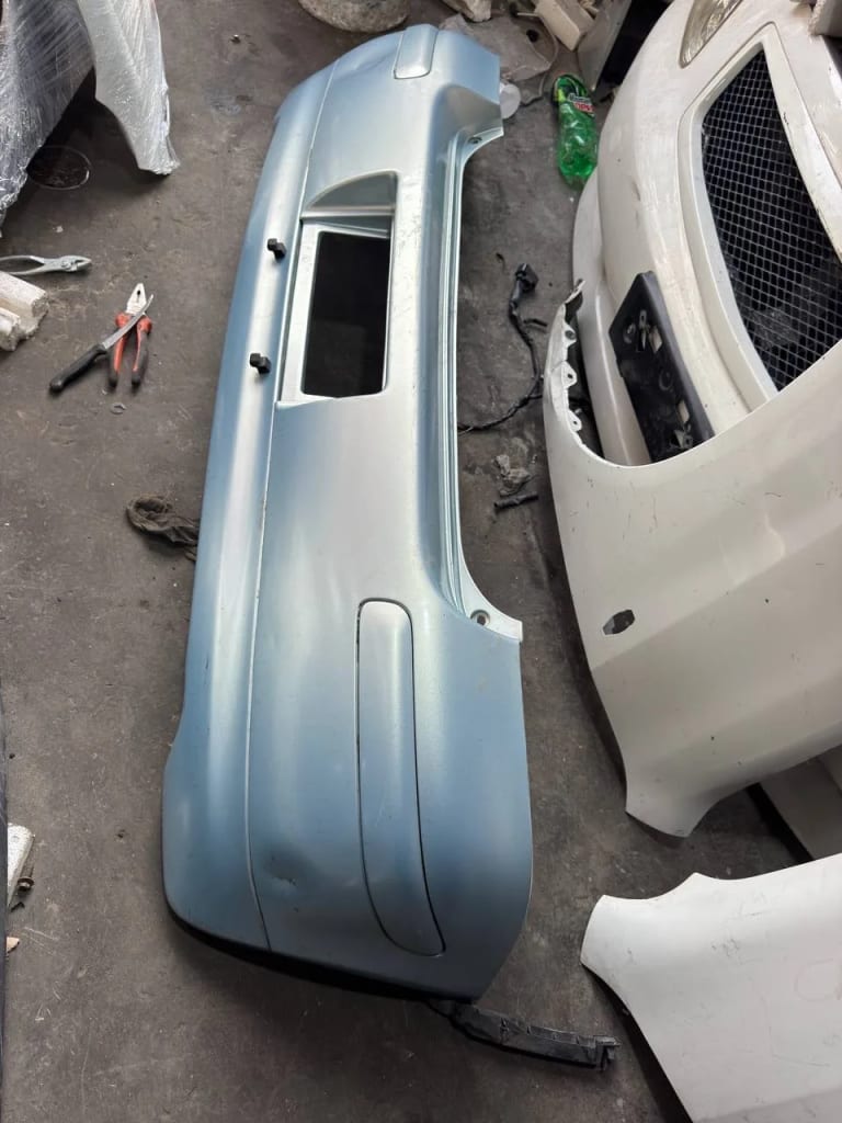 Toyota Vitz Бампер задний 