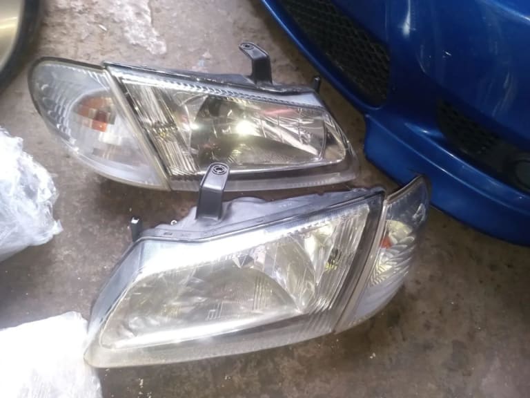 Headlights Nissan Sunny