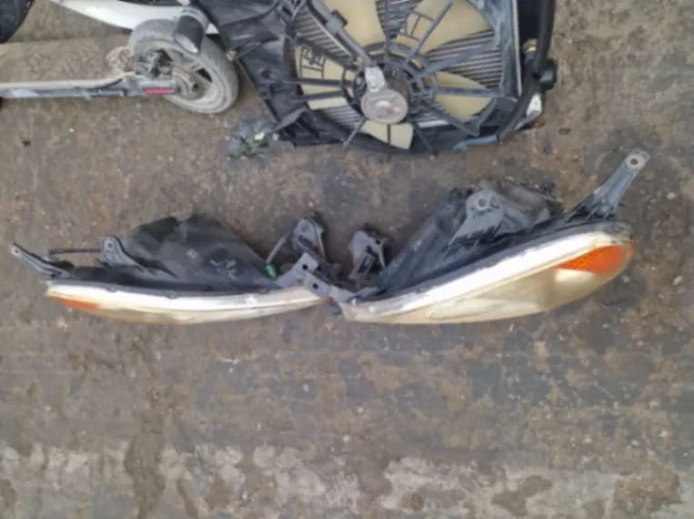 Headlights Honda CR-V used in Sharjah — photo 2