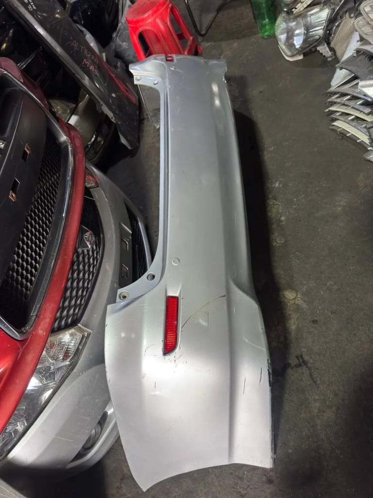 Toyota Wish Бампер задний 