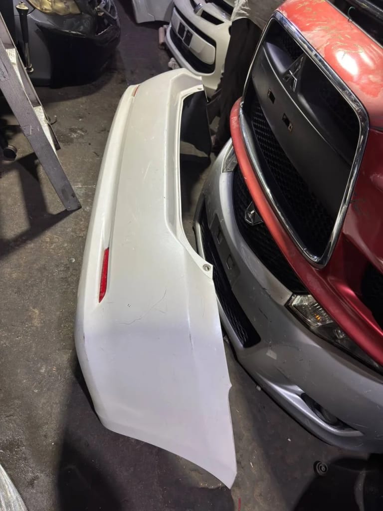 Bumper Toyota Wish used in Sharjah — photo 2