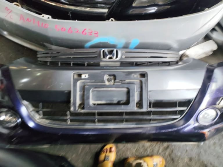 Honda Insight Бампер передний, решетка 