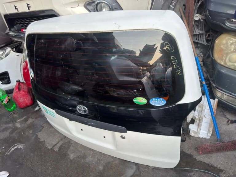 Toyota Probox Дверь багажника 