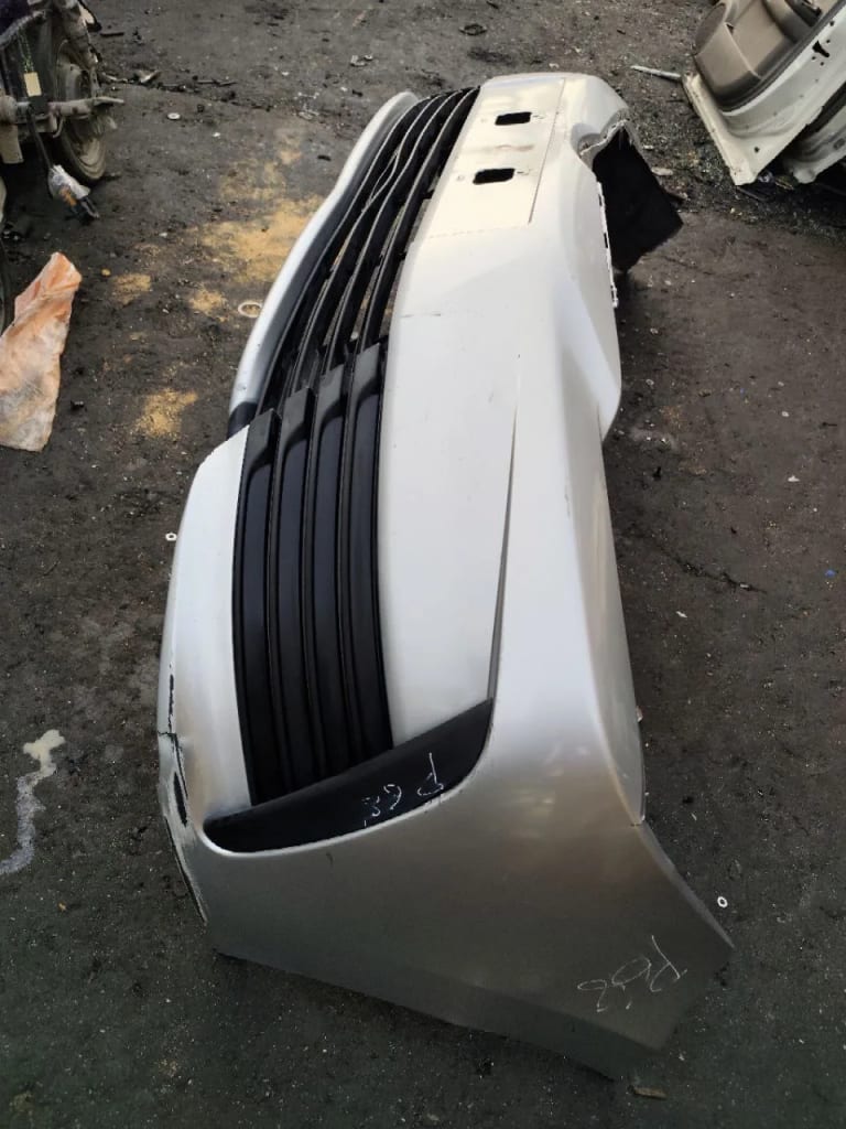 Toyota Corolla Бампер передний 