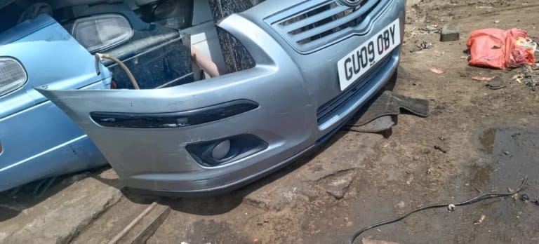 Bumper + Headlights Toyota Avensis used in Sharjah — photo 2