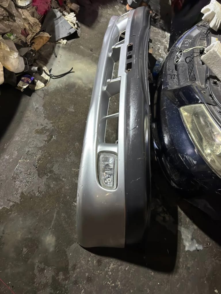 Toyota Caldina Бампер передний 