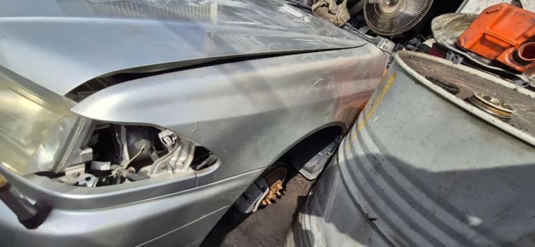 Hood + Fender Toyota Carina used in Sharjah — photo 2