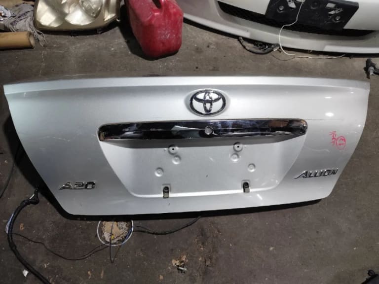 Toyota Allion Крышка багажника 