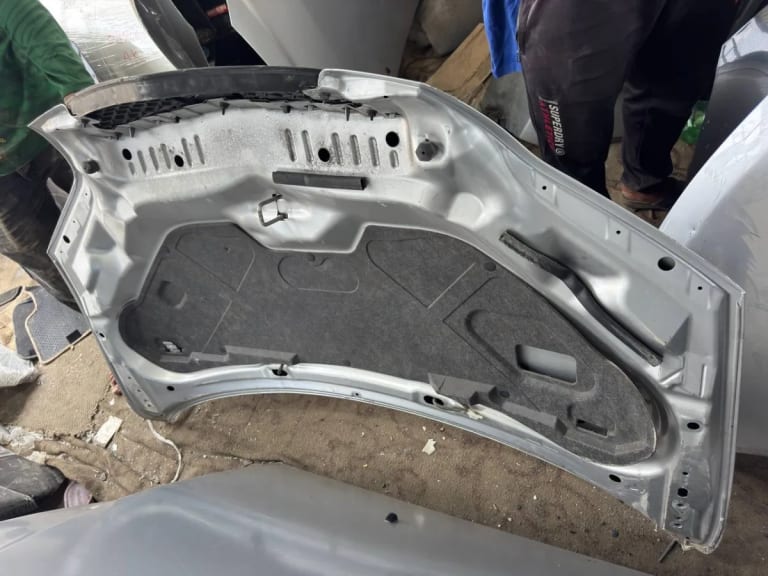Hood Mazda Mazda2 used in Sharjah — photo 3