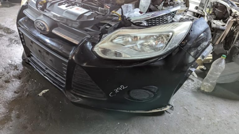 Nose cut Ford Focus used in Sharjah — photo 2