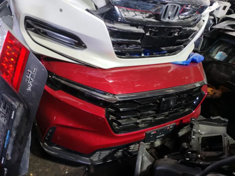 Nose cut + Hood + Fender Honda CR-V used in Sharjah — photo 3