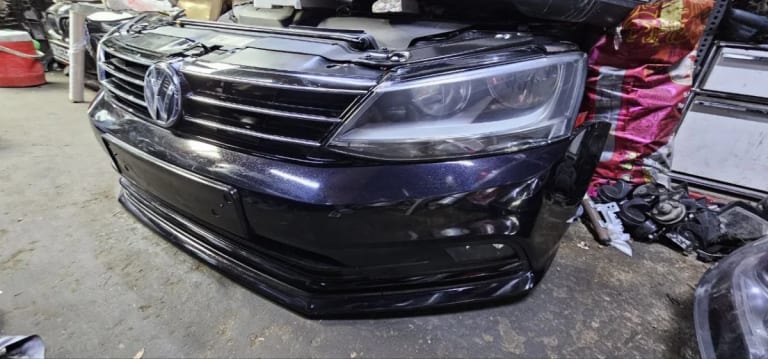 Nose cut + Tail lights Volkswagen Jetta used in Sharjah — photo 2