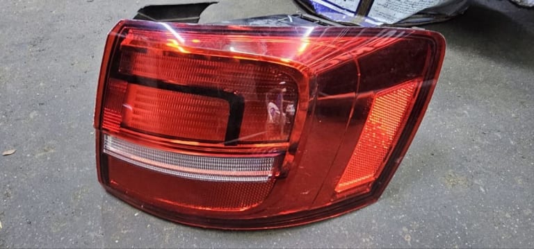 Nose cut + Tail lights Volkswagen Jetta used in Sharjah — photo 8