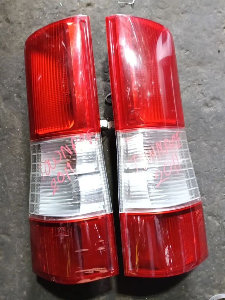 Toyota Noah Стоп сигналы 2шт