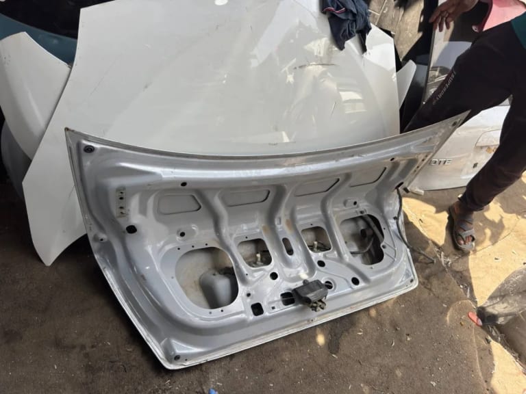 Trunk lid Mazda 323 used in Sharjah — photo 3