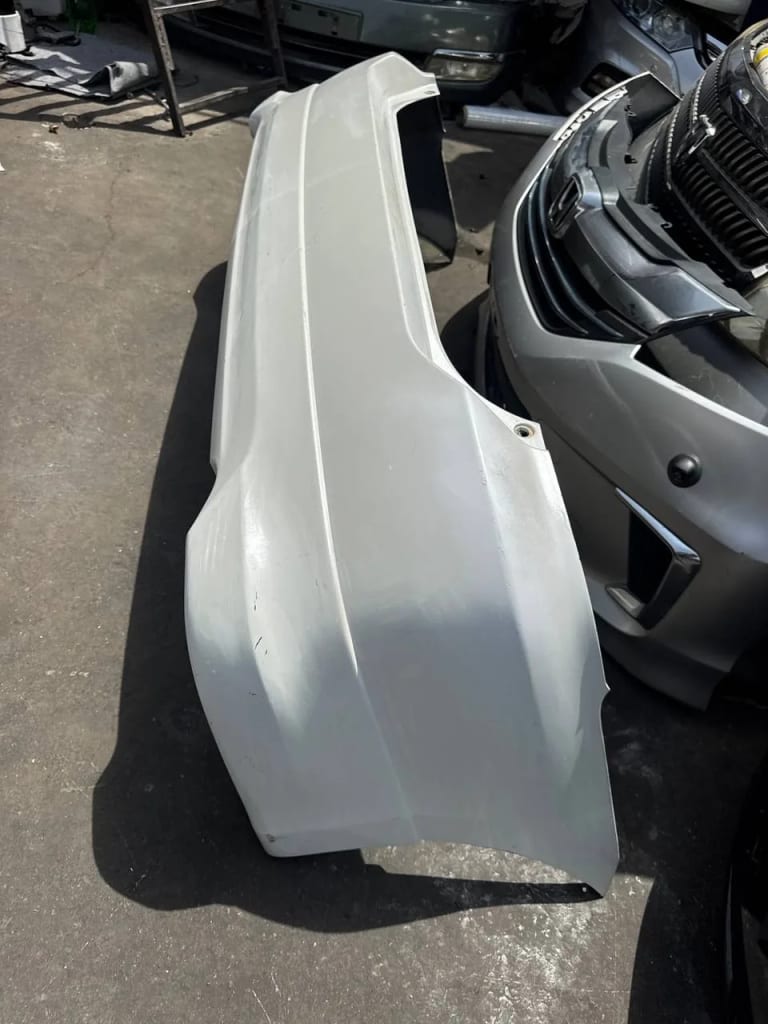 Toyota Wish Бампер задний 