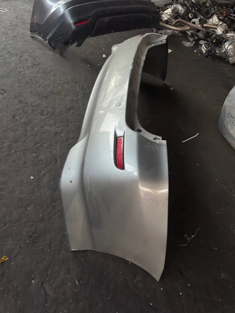Toyota Wish Бампер задний 