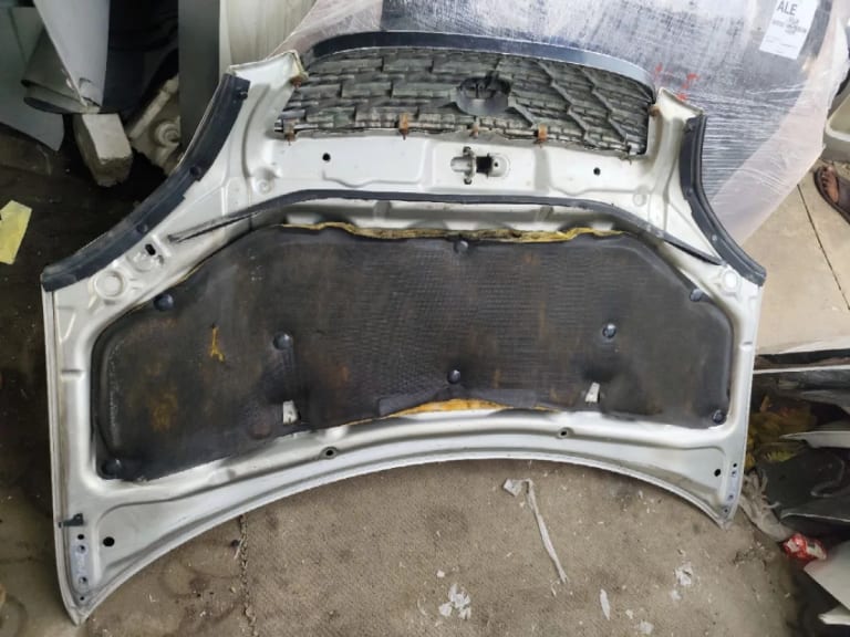 Hood Toyota Nadia used in Sharjah — photo 4