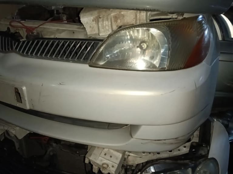 Nose cut Toyota Echo used in Sharjah — photo 2