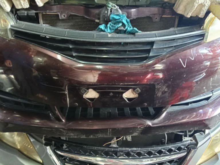 Toyota Wish Ноускат (ксенон) 