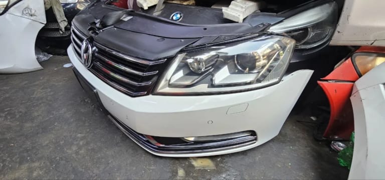 Nose cut Volkswagen Passat used in Sharjah — photo 2