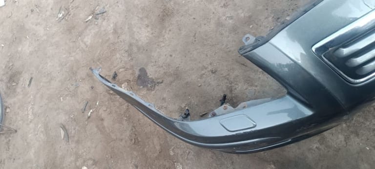 Bumper + Headlights Toyota Avensis used in Sharjah — photo 2