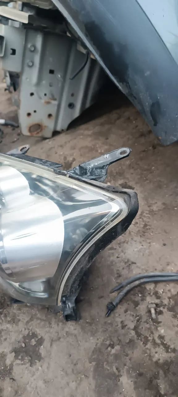 Bumper + Headlights Toyota Avensis used in Sharjah — photo 15