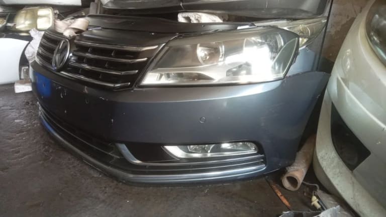 Nose cut Volkswagen Passat used in Sharjah — photo 2