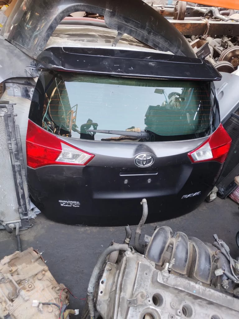 Toyota RAV4 Задняя дверь 